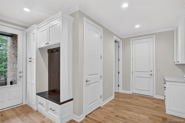 1867 Lincolnshire Drive, Rochester Hills, MI 48309