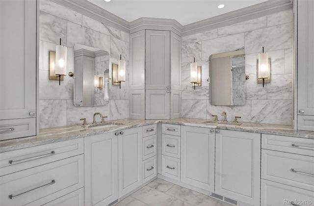 1867 Lincolnshire Drive, Rochester Hills, MI 48309