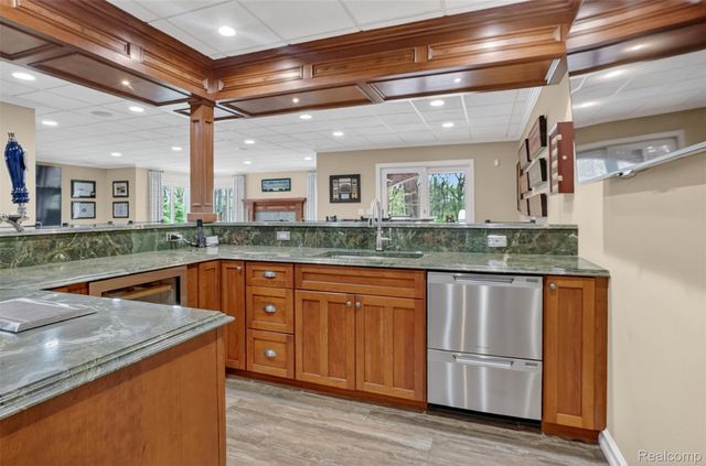 1867 Lincolnshire Drive, Rochester Hills, MI 48309