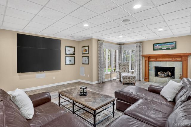 1867 Lincolnshire Drive, Rochester Hills, MI 48309
