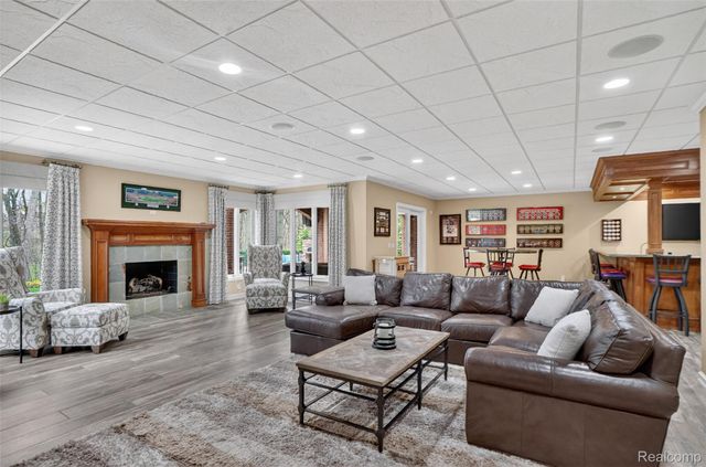 1867 Lincolnshire Drive, Rochester Hills, MI 48309
