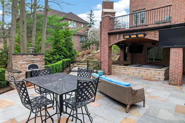 1867 Lincolnshire Drive, Rochester Hills, MI 48309