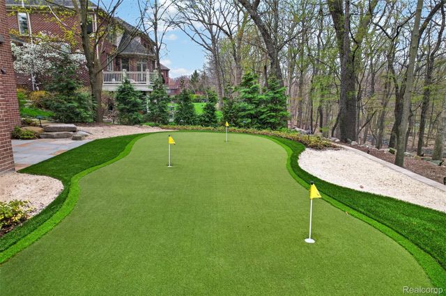 1867 Lincolnshire Drive, Rochester Hills, MI 48309