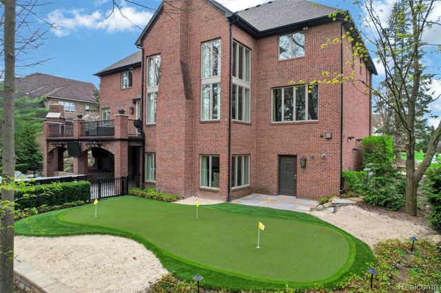 1867 Lincolnshire Drive, Rochester Hills, MI 48309