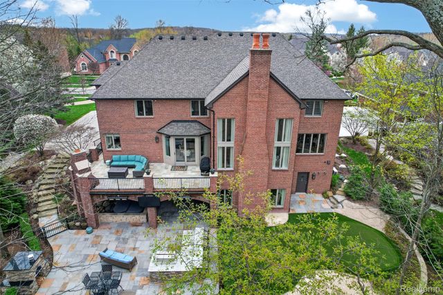 1867 Lincolnshire Drive, Rochester Hills, MI 48309