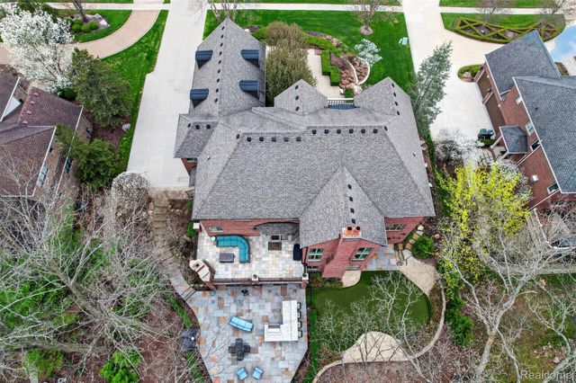 1867 Lincolnshire Drive, Rochester Hills, MI 48309