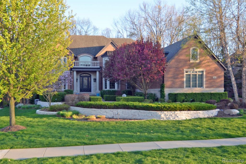 1867 Lincolnshire Drive, Rochester Hills, MI 48309