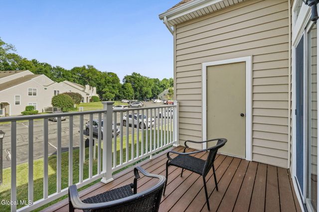 422 Hampton Place Boulevard, North Greenbush, NY 12180