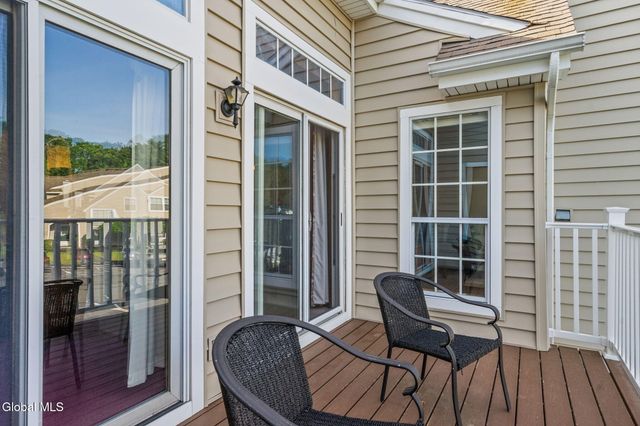 422 Hampton Place Boulevard, North Greenbush, NY 12180