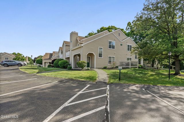 422 Hampton Place Boulevard, North Greenbush, NY 12180