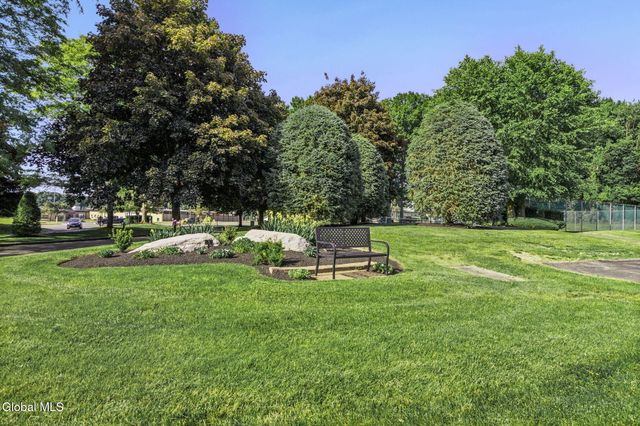 422 Hampton Place Boulevard, North Greenbush, NY 12180