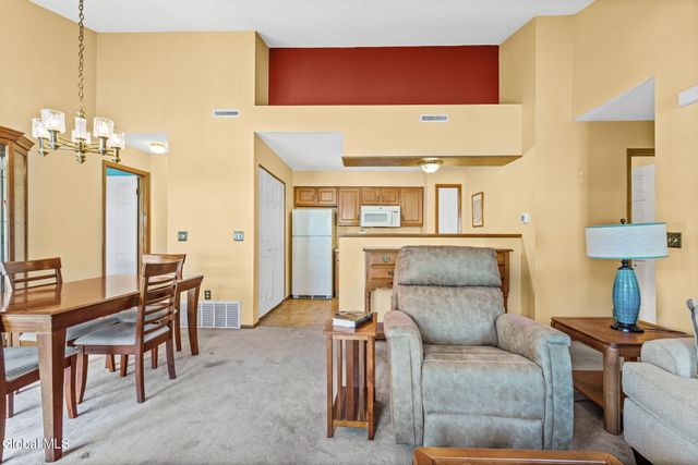 422 Hampton Place Boulevard, North Greenbush, NY 12180