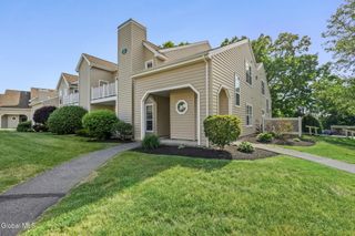 422 Hampton Place Boulevard, North Greenbush, NY 12180