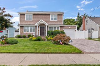 28 Lee Avenue, Bethpage, NY 11714