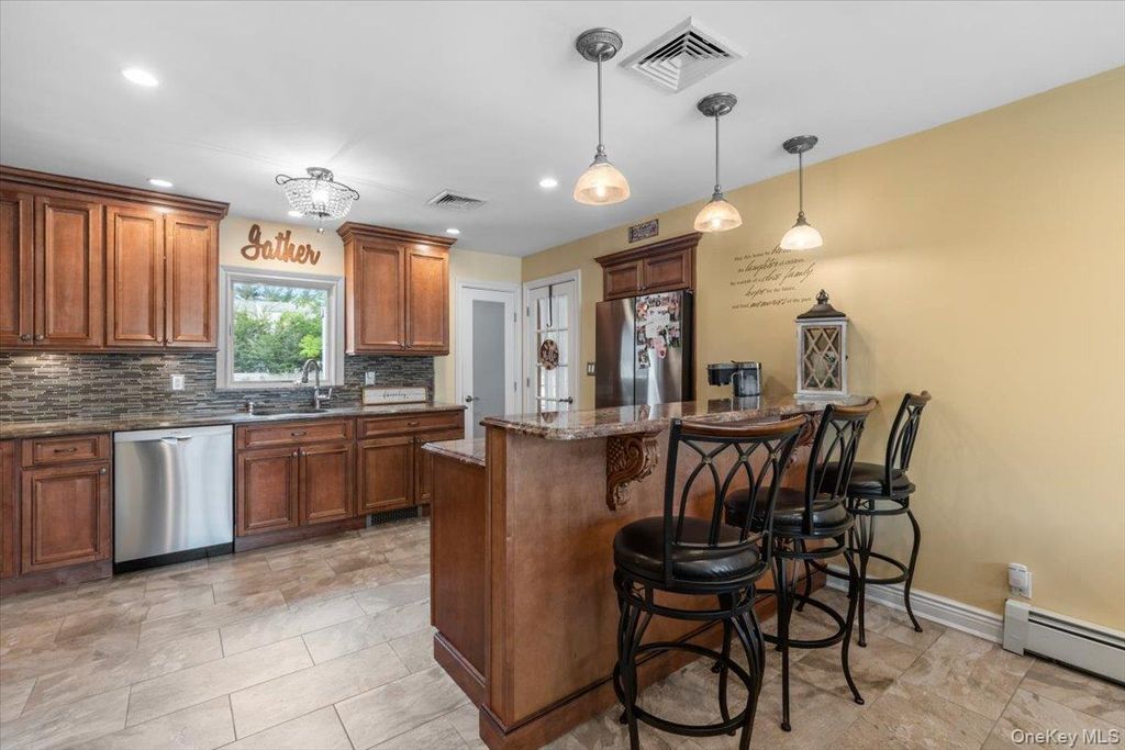 28 Lee Avenue, Bethpage, NY 11714 — photo 3