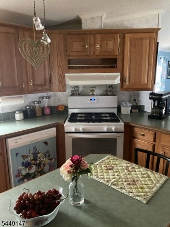 504 Kenbury, Branchburg Twp., NJ 08876 — photo 2