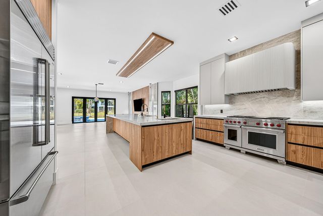 17585 Middlebrook Way, Boca Raton, FL 33496