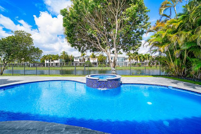 17585 Middlebrook Way, Boca Raton, FL 33496