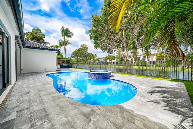 17585 Middlebrook Way, Boca Raton, FL 33496