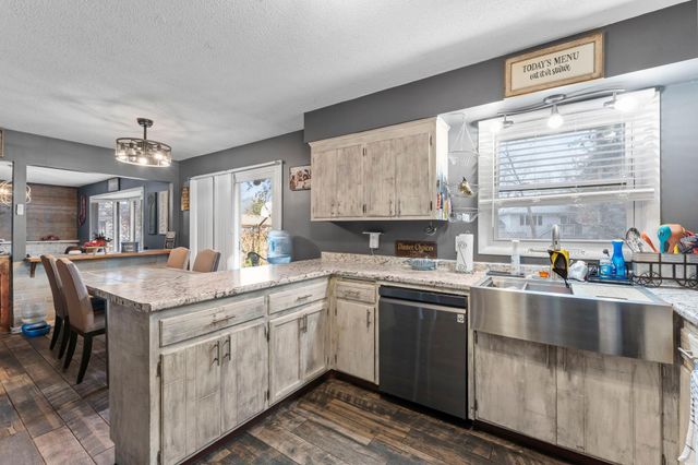 10239 Raven Street NW, Coon Rapids, MN 55433