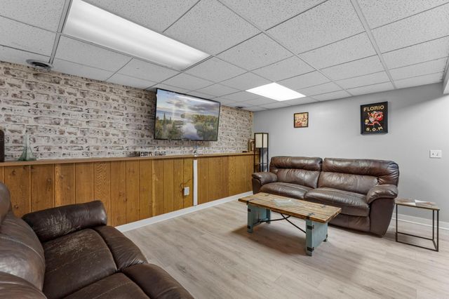 10239 Raven Street NW, Coon Rapids, MN 55433