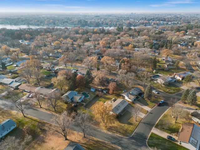 10239 Raven Street NW, Coon Rapids, MN 55433