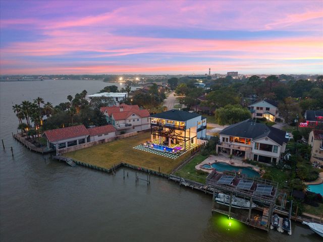 2522 Baycrest Drive, Houston, TX 77058