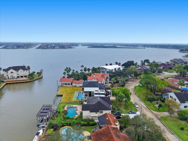 2522 Baycrest Drive, Houston, TX 77058