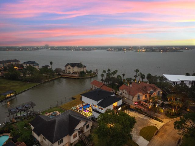 2522 Baycrest Drive, Houston, TX 77058