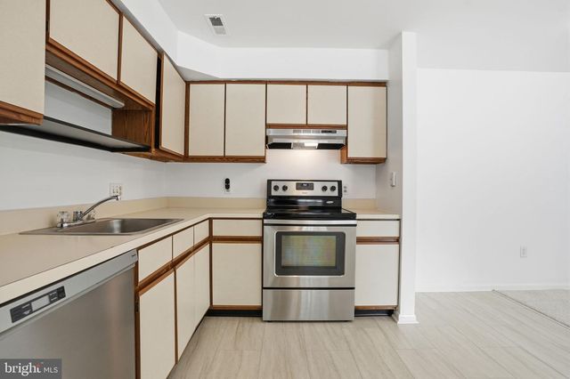 13 PROVINCETOWN DR, Marlton, NJ 08053