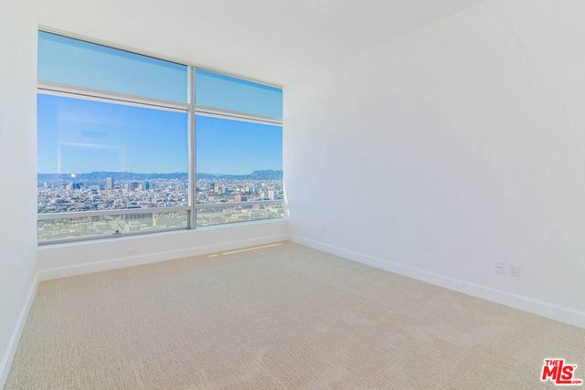 900 W Olympic Boulevard 28C, Los Angeles, CA 90015