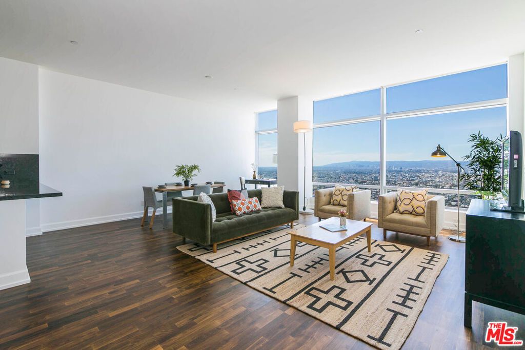 900 W Olympic Boulevard 28C, Los Angeles, CA 90015