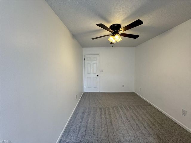 305 Nottaway CT, Chesapeake, VA 23320