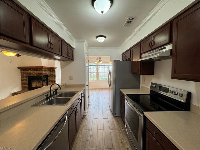 305 Nottaway CT, Chesapeake, VA 23320