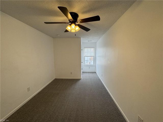 305 Nottaway CT, Chesapeake, VA 23320