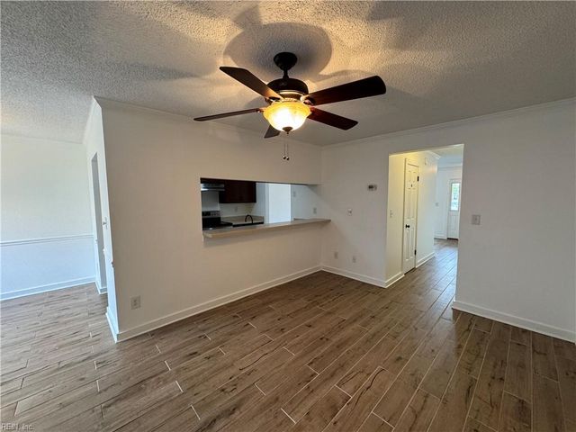 305 Nottaway CT, Chesapeake, VA 23320