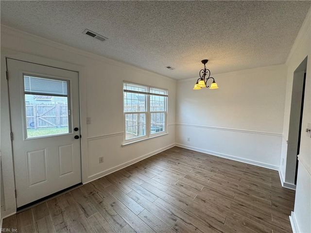 305 Nottaway CT, Chesapeake, VA 23320