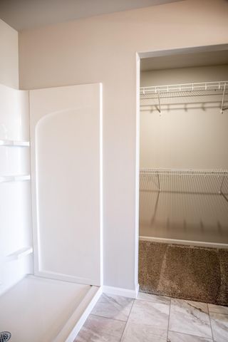 212 Lionheart Drive, Horace, ND 58047