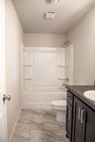 212 Lionheart Drive, Horace, ND 58047