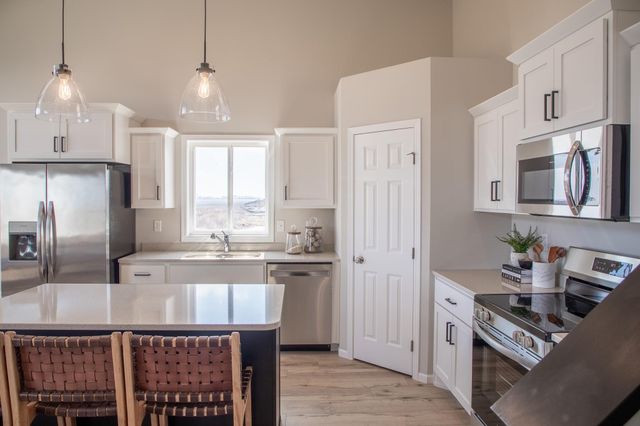 212 Lionheart Drive, Horace, ND 58047