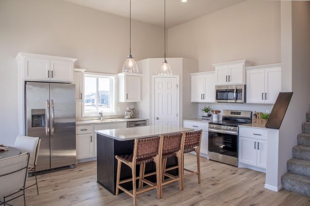 212 Lionheart Drive, Horace, ND 58047