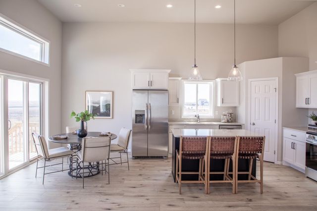 212 Lionheart Drive, Horace, ND 58047