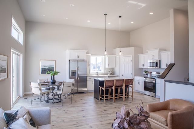 212 Lionheart Drive, Horace, ND 58047