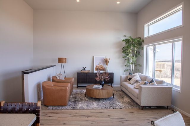 212 Lionheart Drive, Horace, ND 58047