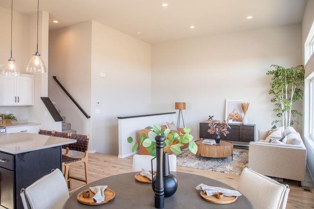 212 Lionheart Drive, Horace, ND 58047