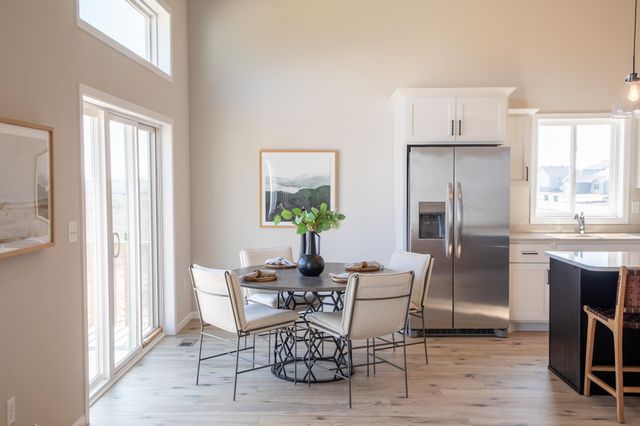 212 Lionheart Drive, Horace, ND 58047