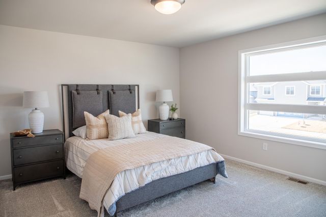 212 Lionheart Drive, Horace, ND 58047