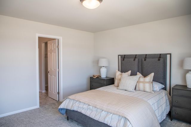 212 Lionheart Drive, Horace, ND 58047