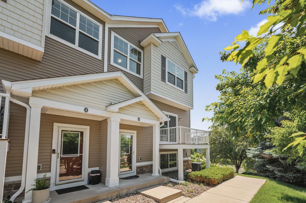 9580 Madison Drive 4, Chanhassen, MN 55317