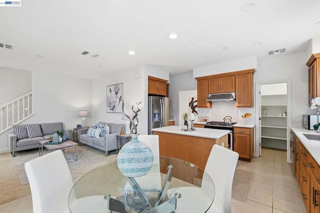 8553 Schooner Way, Newark, CA 94560